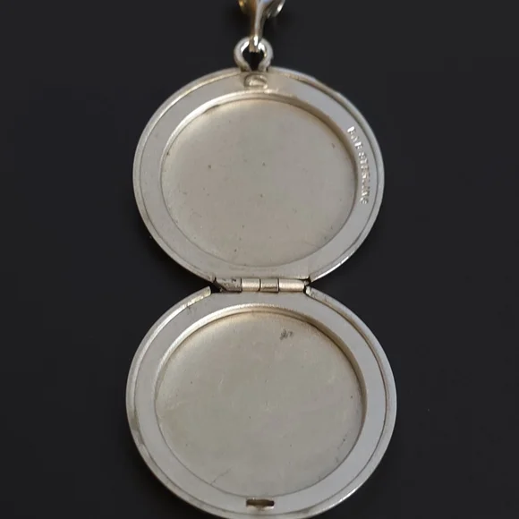 BAB Sterling Floral Engraved Locket - Picture 4 of 6